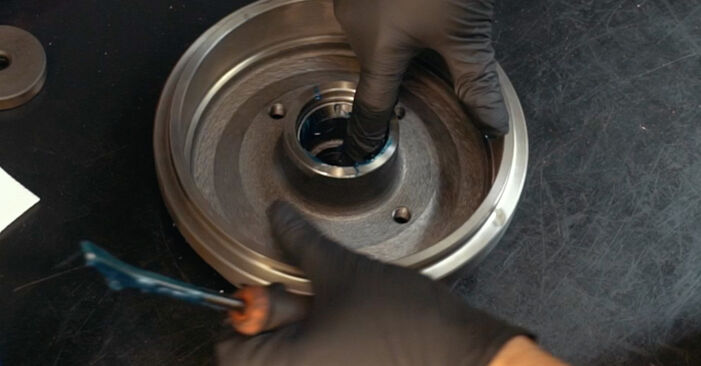 How to remove VW 1500/1600 1.5 S 1965 Wheel Bearing - online easy-to-follow instructions