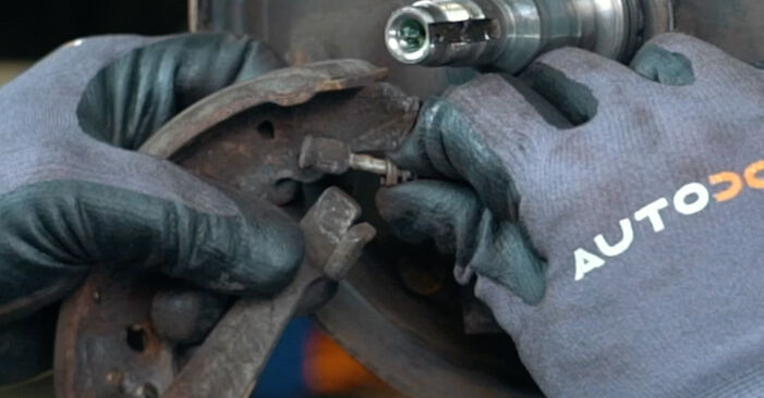 DIY replacement of Brake Shoes on VW PASSAT (32) 1.6 1978 is not an issue anymore with our step-by-step tutorial