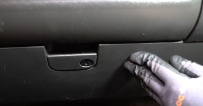 Changing Pollen Filter on NISSAN X-TRAIL (T30) 2.0 4x4 2004 by yourself
