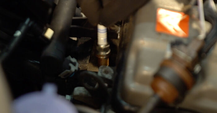 How to change Spark Plug on CITROËN BX (XB-_) 1994 - tips and tricks