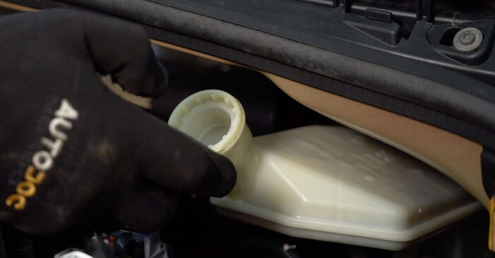 Wie man Bremsscheiben beim Citroen DS3 Cabrio 2013 wechselt - Gratis PDF- und Video-Tutorials