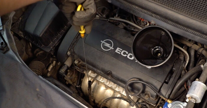 2006 Opel Astra H TwinTop 1.9 CDTi (L67) Filtr oleju instrukcja wymiany krok po kroku