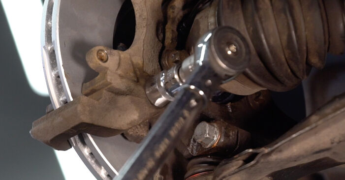 Wie schmierig ist es, selber zu reparieren: Bremsscheiben beim Opel Astra H L70 1.3 CDTI (L70) 2010 wechseln – Downloaden Sie sich Bildanleitungen