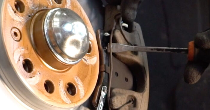 Tausch Tutorial Bremssattel am OPEL Corsa C Kastenwagen (X01) 2012 wechselt - Tipps und Tricks
