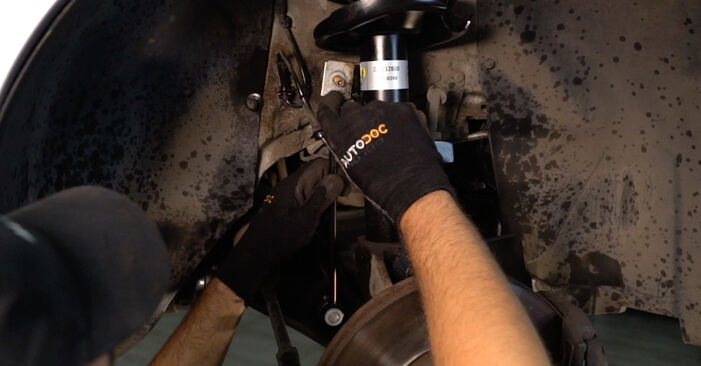 Replacing Anti Roll Bar Links on Volvo S40 Mk2 2005 2.0 D by yourself
