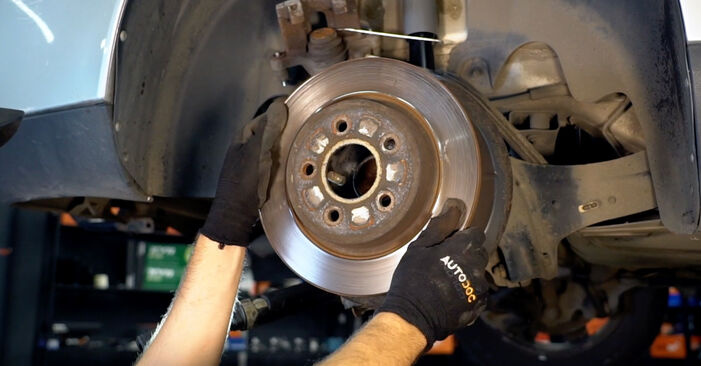 Schrittweise Anleitung zum eigenhändigen Ersatz von Volvo C70 Cabrio 2011 2.0 D3 Bremsscheiben