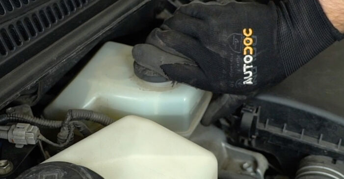 Wie kompliziert ist es, selbst zu reparieren: Bremsbeläge am Toyota Celica T23 1.8 2005 ersetzen – Laden Sie sich illustrierte Wegleitungen herunter