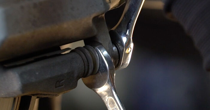 Wie schmierig ist es, selber zu reparieren: Bremsbeläge beim Toyota Corolla e12 1.8 VVTL-i TS (ZZE123_) 2007 wechseln – Downloaden Sie sich Bildanleitungen