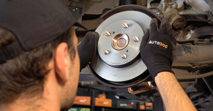 Hinweise des Automechanikers zum Wechseln von TOYOTA Corolla Rumion (_E15_) 1.5 (NZE151) 2021 Bremsscheiben