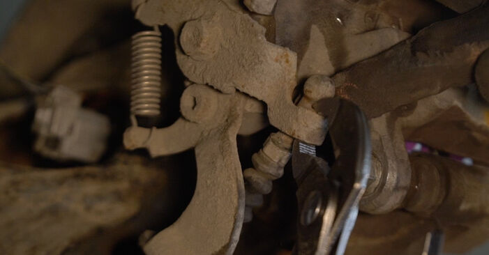 Wie kompliziert ist es, selbst zu reparieren: Bremsscheiben am Corolla E150 1.5 (NZE151) 2013 ersetzen – Laden Sie sich illustrierte Wegleitungen herunter