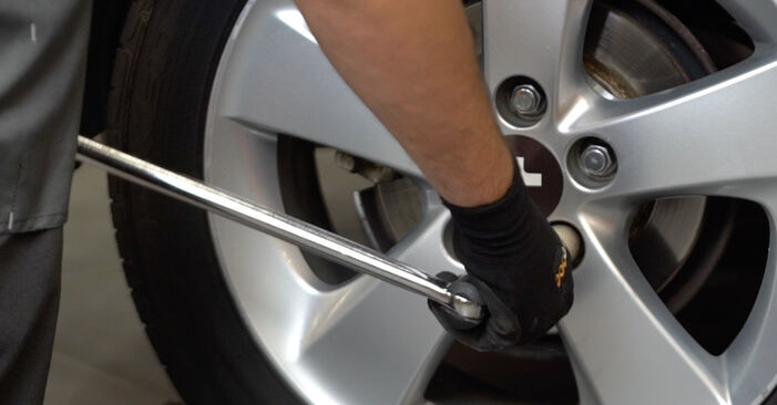 Wie man Bremsscheiben beim Toyota Corolla NRE180 2013 wechselt - Gratis PDF- und Video-Tutorials