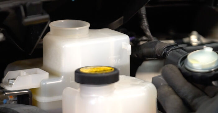 Hvordan skifte Bremseklosser på Toyota Yaris NCP 15 2013 – gratis PDF- og videoveiledninger