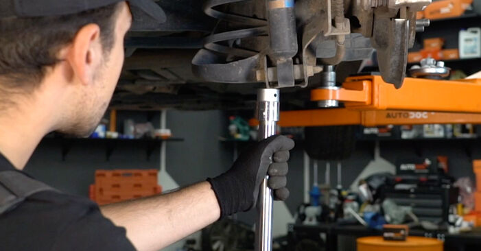 Sustitución de Amortiguadores en un Toyota Auris e18 1.4 D-4D (NDE180_) 2014: manuales de taller gratuitos