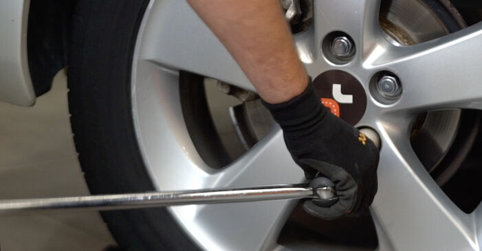 Zweckdienliche Tipps zum Austausch von Stoßdämpfer beim TOYOTA Corolla Limousine (_E18_, ZRE1_) 1.3 (NRE180_) 2013