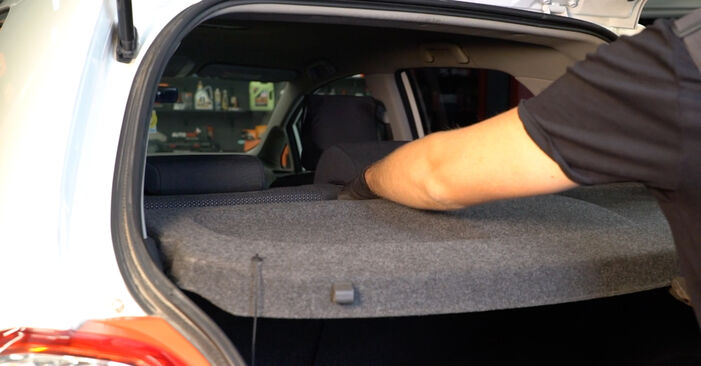 Ersetzen Sie Stoßdämpfer am TOYOTA Corolla Limousine (_E18_, ZRE1_) 1.8 VVTi (ZRE172, ZRE182) 2016 selber