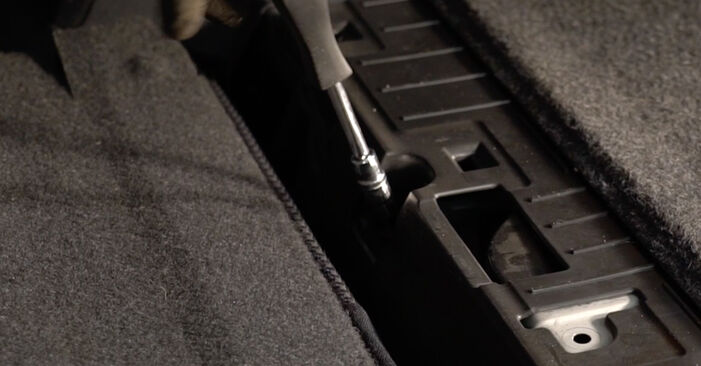 Wie schmierig ist es, selber zu reparieren: Stoßdämpfer beim Toyota Prius 3 1.8 Plug-in Hybrid (ZVW30, ZVW35) 2015 wechseln – Downloaden Sie sich Bildanleitungen