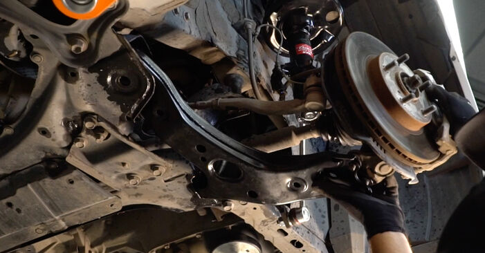 Changing Control Arm on TOYOTA AURIS (NZE18_, ZRE18_) 2.0 D-4D (ADE186_) 2015 by yourself