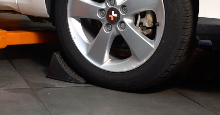 Wie man Spurstangenkopf beim Toyota Auris e18 2012 wechselt - Gratis PDF- und Video-Tutorials