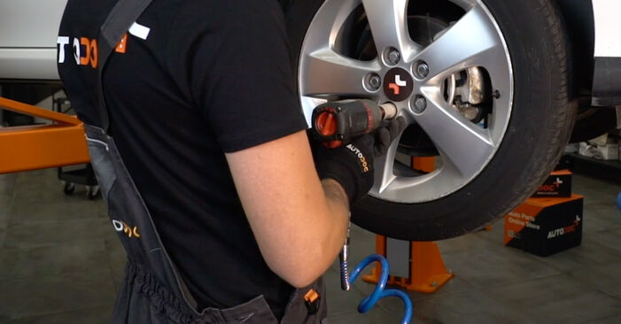 Schimbare Cap de bara Toyota Auris e18 1.4 D-4D (NDE180_) 2014: manualele de atelier gratuite