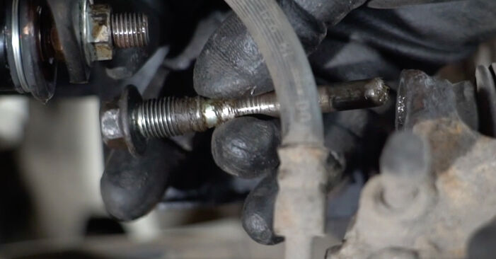Wie schmierig ist es, selber zu reparieren: Bremsbeläge beim Nissan Tiida C11 1.8 2010 wechseln – Downloaden Sie sich Bildanleitungen