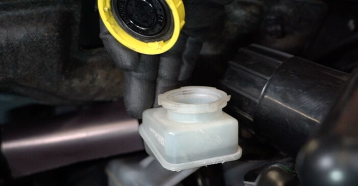 Wie man Bremsbeläge am Nissan Juke f15 2010 ersetzt - Kostenfreie PDF- und Videotipps