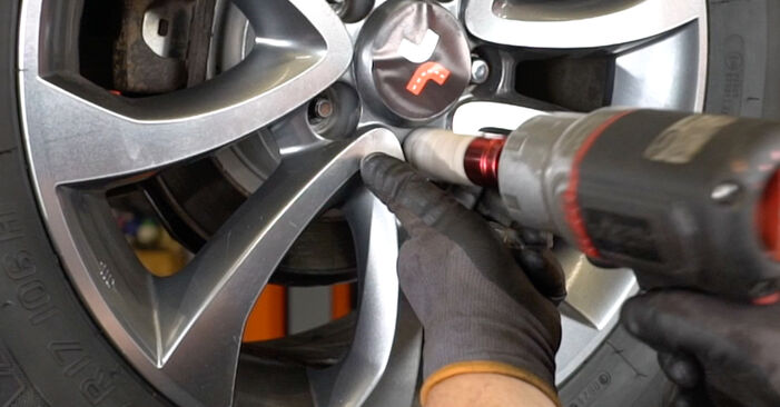 Sostituzione Pastiglie dei freni Nissan Juke F15 1.2 DIG-T 2012: manuali dell'autofficina