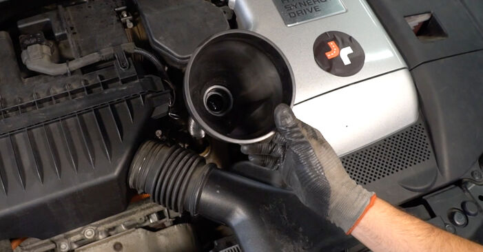 Changing Oil Filter on LEXUS GS (GRS19_, UZS19_, GWS19_) 350 (GRS191_) 2008 by yourself