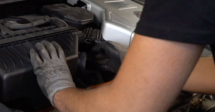 Sustitución de Bujía de Encendido en un Lexus LS UCF30 430 (UCF30) 2002: manuales de taller gratuitos