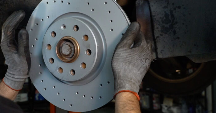 VW TIGUAN Stabdžių diskas keitimas: nemokamos remonto instrukcijos