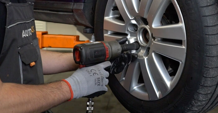VW TIGUAN Stabdžių diskas keitimas: nemokamos remonto instrukcijos