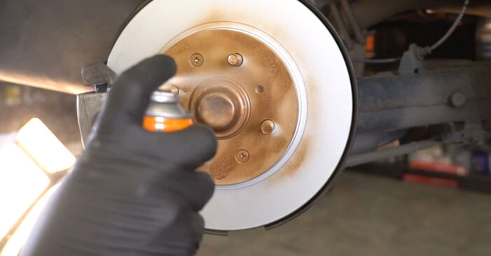 Changing Wheel Bearing on HONDA CITY Saloon (GM) 1.5 Flex 2011 by yourself