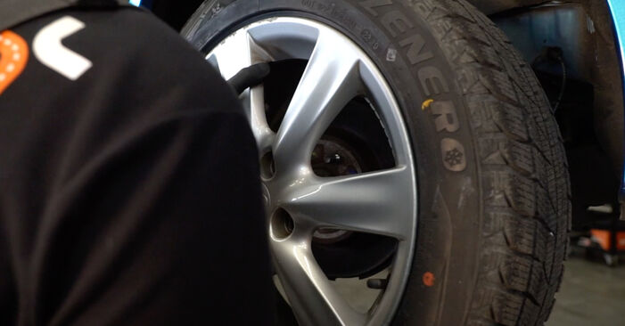 Changing Wheel Bearing on HONDA Jazz III Hatchback (GE_, GG_, GP_, ZA_) 1.3 HYBRID (GP1) 2010 by yourself