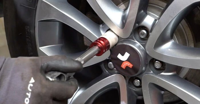 Cómo cambiar Brazo De Suspensión en un Nissan Primera P12 Hatchback 2002 - Manuales en PDF y en video gratuitos
