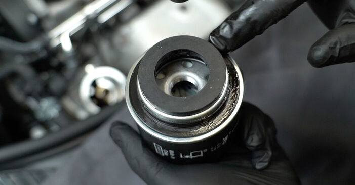 AUDI A1 1.2 TFSI Oil Filter replacement: online guides and video tutorials