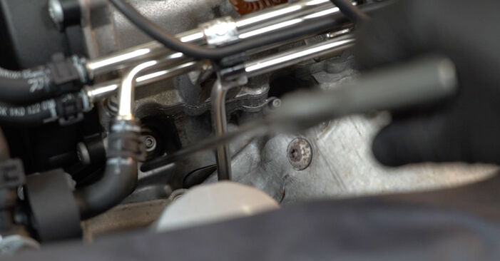Sustitución de Bujía de Encendido en un Audi A1 Sportback 8x 1.2 TFSI 2013: manuales de taller gratuitos