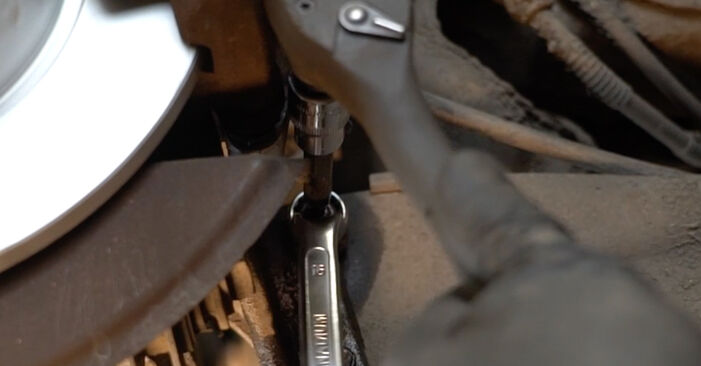 Как да сменим Свързваща щанга на AUDI TT Roadster (8J9) 2012: свалете PDF наръчници и видео инструкции