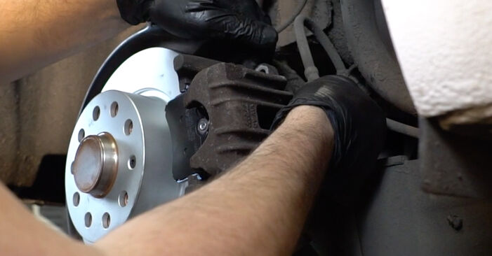 Cómo reemplazar Cojinete de Rueda en un AUDI A3 Hatchback (8V1, 8VK) 2.0 TDI 2013 - manuales paso a paso y guías en video