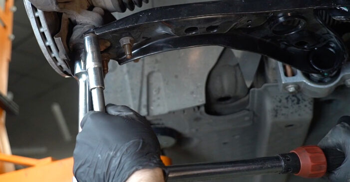 Wie kompliziert ist es, selbst zu reparieren: Querlenker am Audi A3 8P1 1.6 TDI 2009 ersetzen – Laden Sie sich illustrierte Wegleitungen herunter