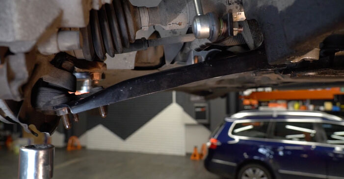 AUDI A3 1.6 FSI Control Arm replacement: online guides and video tutorials