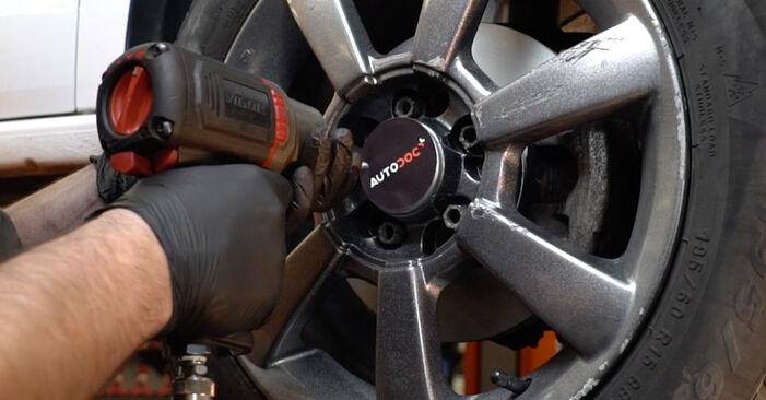 Wie man VW POLO 1.6 2014 Bremsbeläge wechselt – Leicht verständliche Wegleitungen online