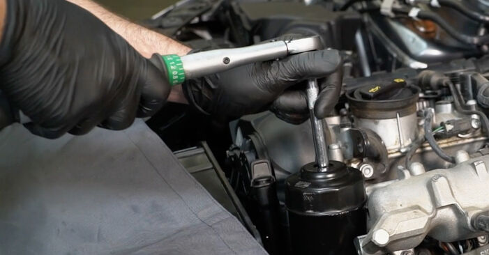 How to change Oil Filter on AUDI A4 Allroad (8KH, B8) 2013 - tips and tricks