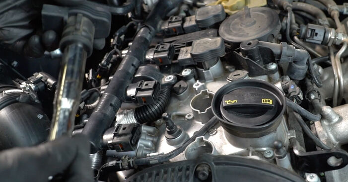 Hvordan bytte Tennplugger på AUDI A5 Cabrio (8F7) 2.7 TDI 2012 selv