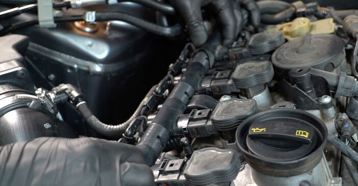 Sustitución de Bujía de Encendido en un Audi A6 C7 4g 3.0 TDI quattro 2012: manuales de taller gratuitos