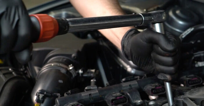 Смяна на AUDI TT 3.2 V6 quattro Запалителна свещ: онлайн ръководства и видео уроци