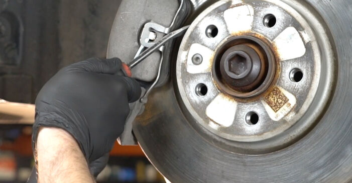 Bremsbeläge beim AUDI A6 3.0 TFSI quattro 2012 selber erneuern - DIY-Manual