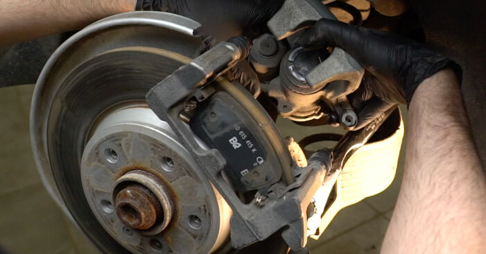 Bremsscheiben beim AUDI A4 2.0 TDI quattro 2014 selber erneuern - DIY-Manual