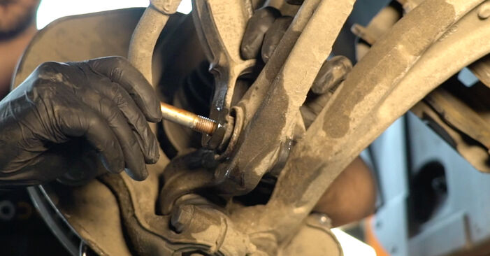 Wie schmierig ist es, selber zu reparieren: Stoßdämpfer beim Audi A5 8ta 2.0 TDI 2015 wechseln – Downloaden Sie sich Bildanleitungen