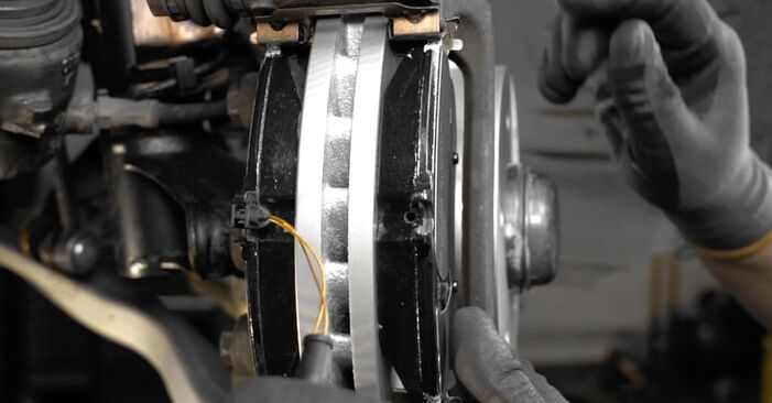 Zweckdienliche Tipps zum Austausch von Verschleißanzeige Bremsbeläge beim MERCEDES-BENZ C-Klasse T-modell (S202) C 250 2.5 Turbo Diesel (202.188) 1998