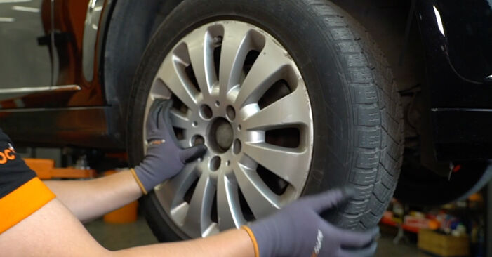 Mercedes SLK R172 250 CDI 2.2 (172.403) 2013 Verschleißanzeige Bremsbeläge wechseln: Gratis Reparaturanleitungen