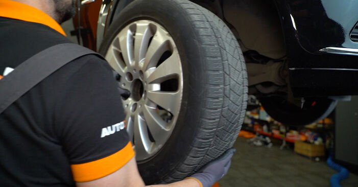 Verschleißanzeige Bremsbeläge AMG GT X290 43 EQ Boost 4-matic+ (290.659) 2020 wechseln: Kostenlose Reparaturhandbücher